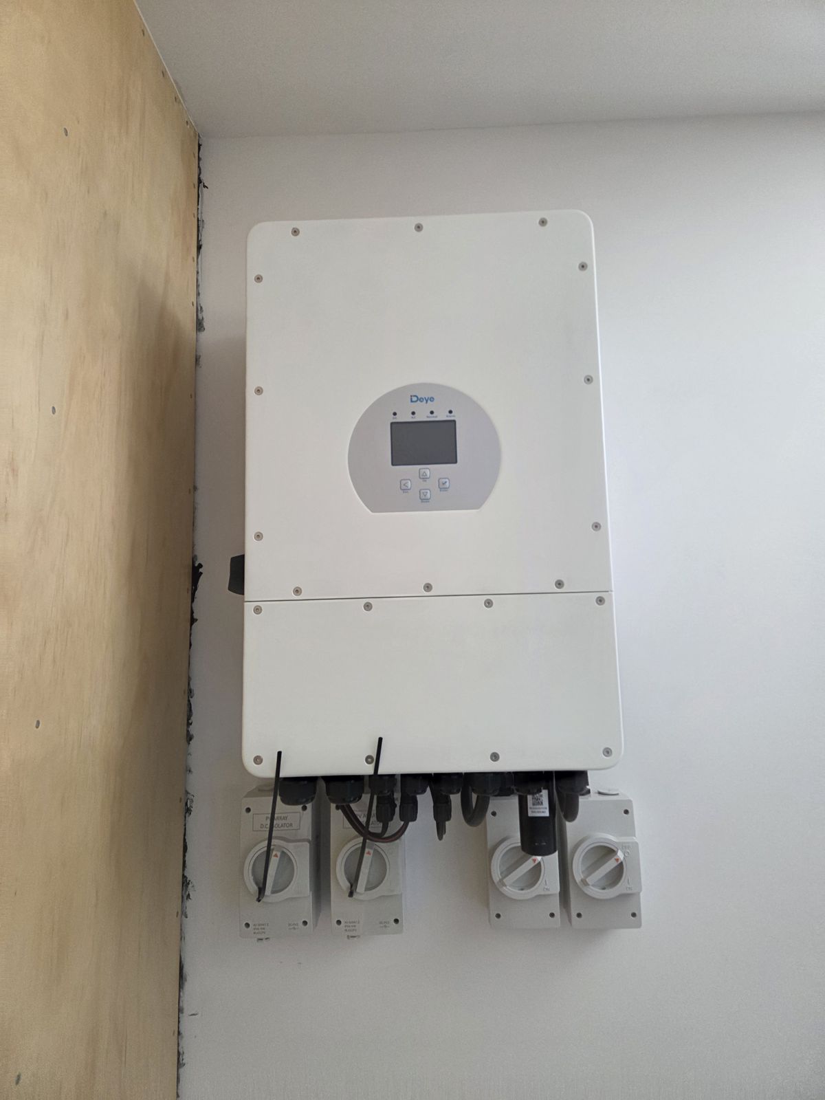 Deye hybrid inverter